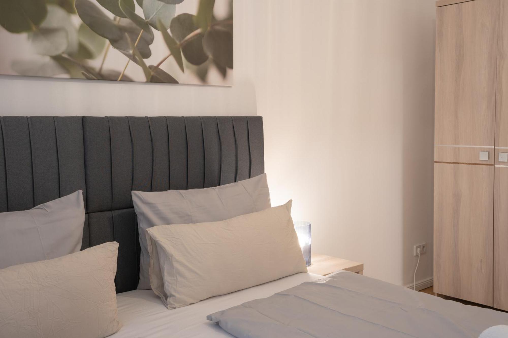 Urban Flats Apartment *