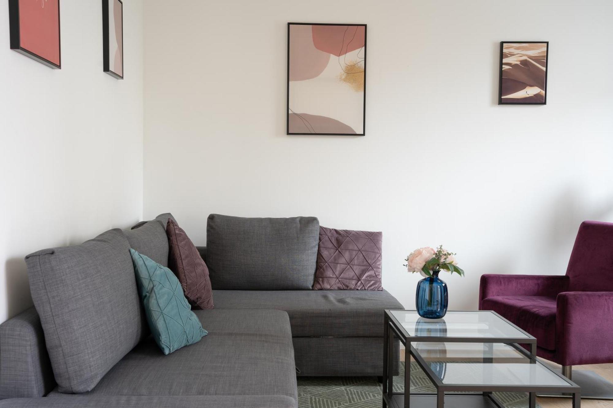 Urban Flats Apartment *