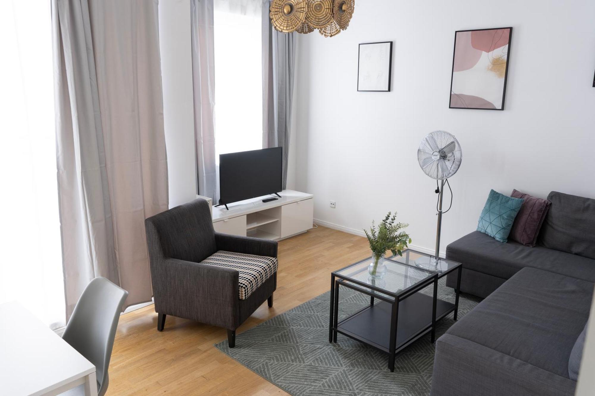 Urban Flats Apartment *